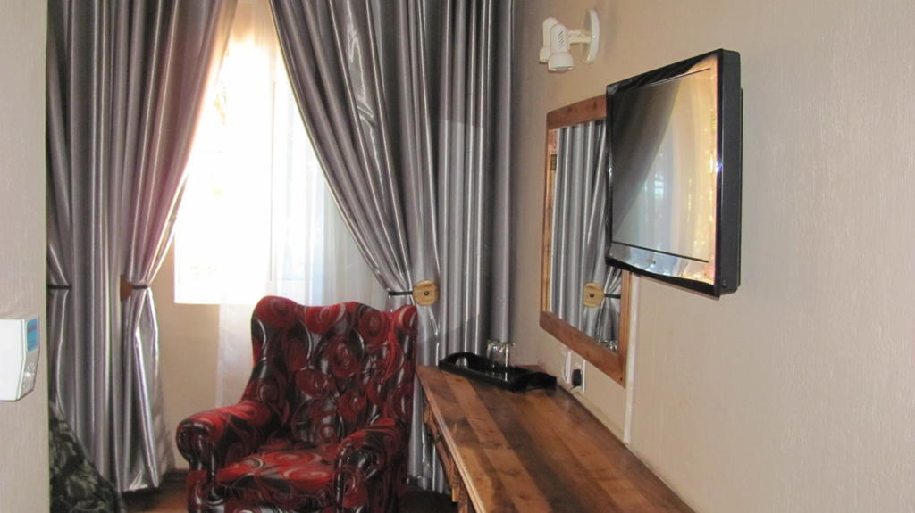 Ivory Tusk Lodge Цанін Номер фото